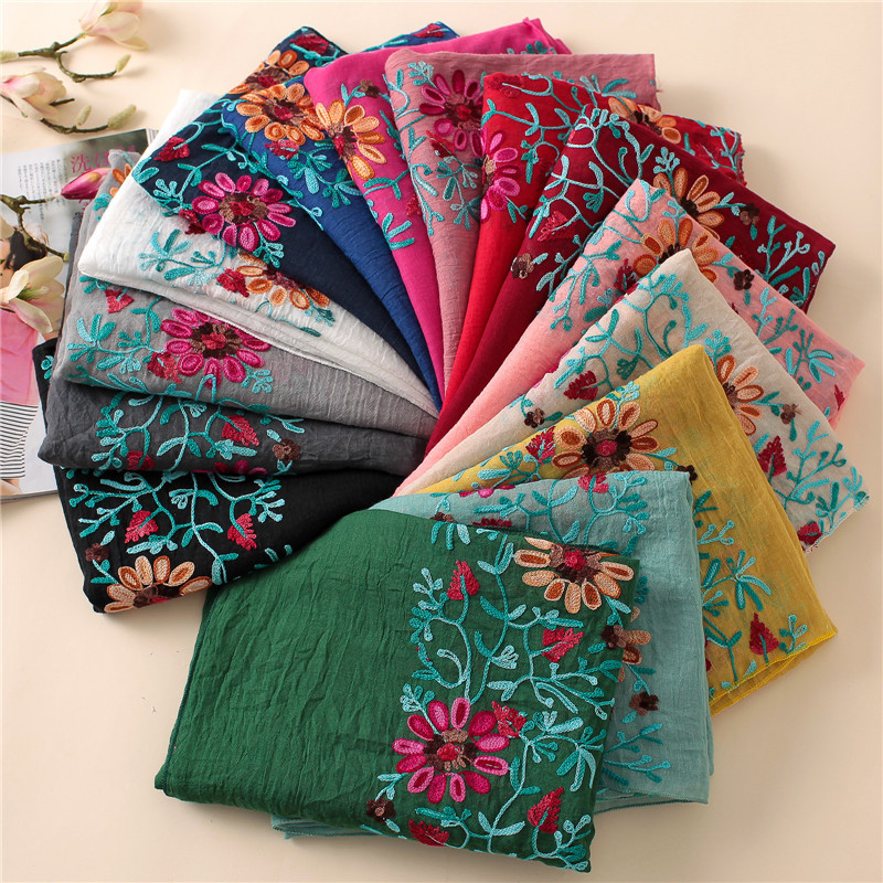 Bandana Cotton - Szal z wiskozy z haftem kwiatowym,