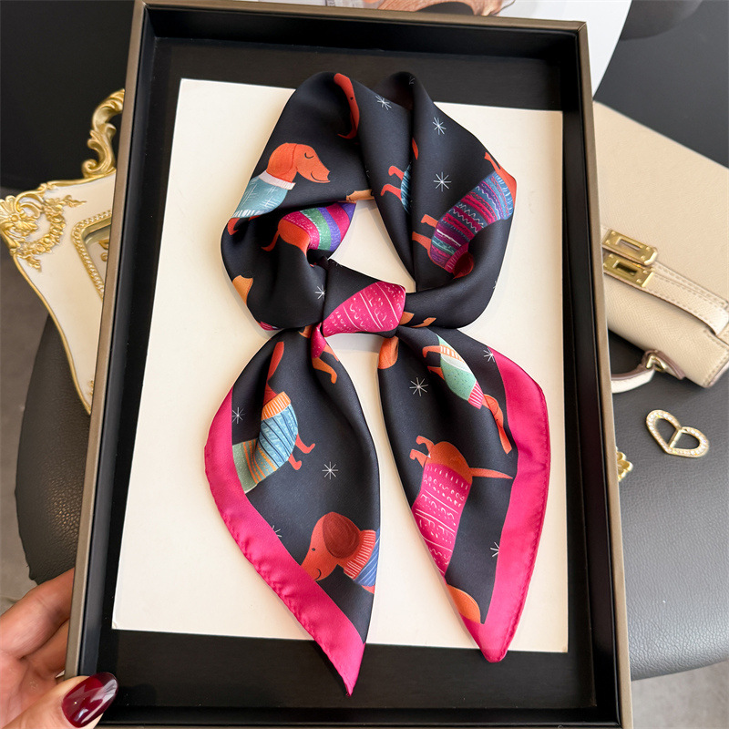 Modna bandanka z nadrukiem psa – Silk Neck Scarf recenzja i cena
